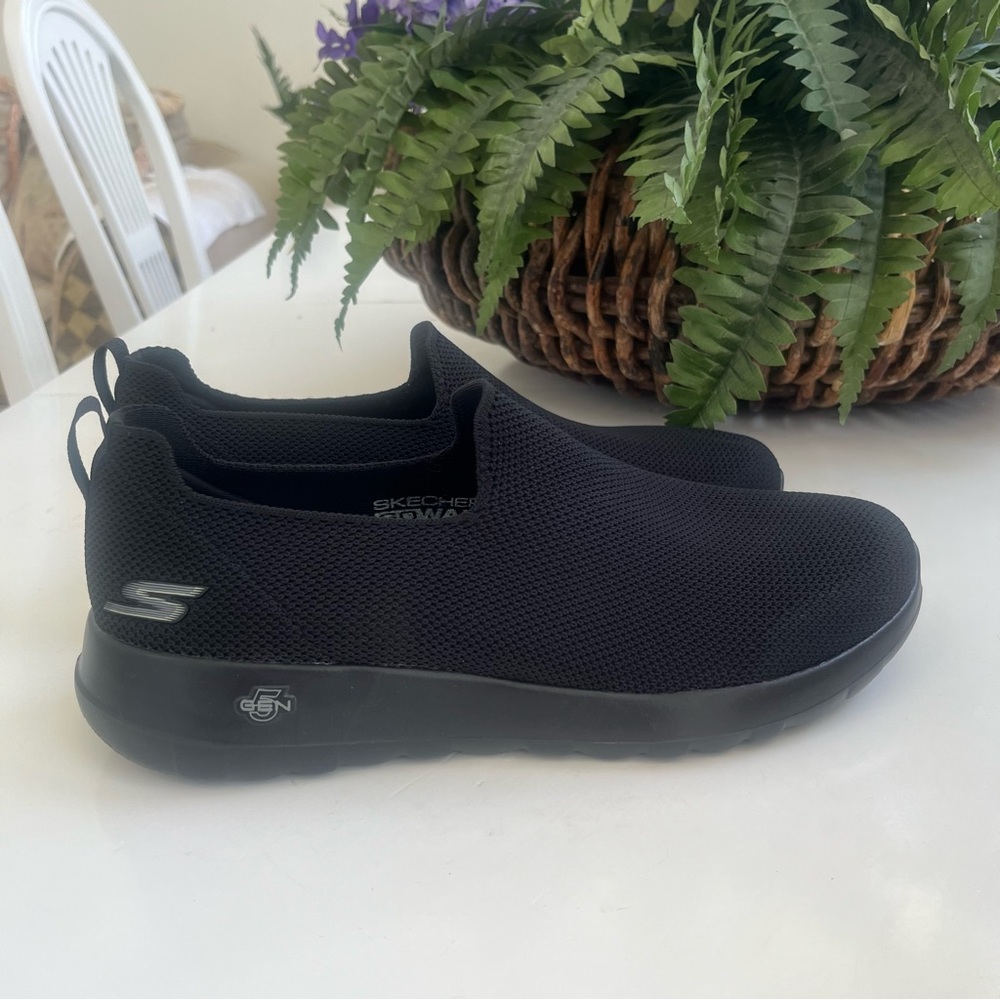 Sketchers GoWalk Air Cooled Goga Mat Men’s Sz 12 Black Comfort shoes Slip On
